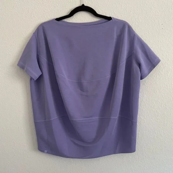 Lululemon Back in Action SHORT-Sleeve Shirt *Pique PURPLE 💜 PERFECT Size 4 - Picture 2 of 5